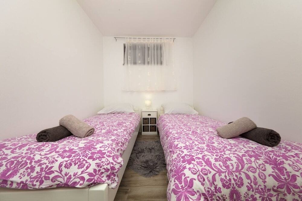 Berto With Pool H in Pula, Croatia