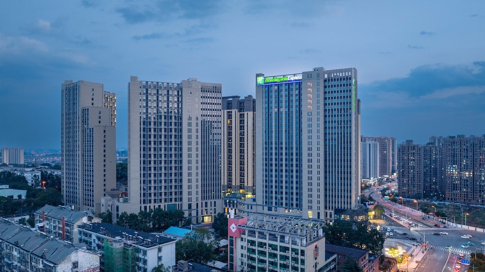 Holiday Inn Express Changsha Yuhua By IHG — 4-Star Luxury Hotel in Changsha, People's Republic of China