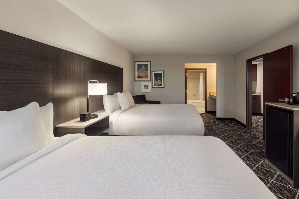 La Quinta Inn & Suites by Wyndham Lake George - photo 32