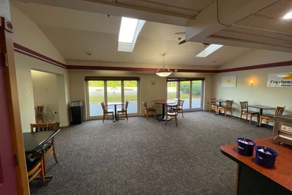 Days Inn by Wyndham Harrisburg North - photo 22