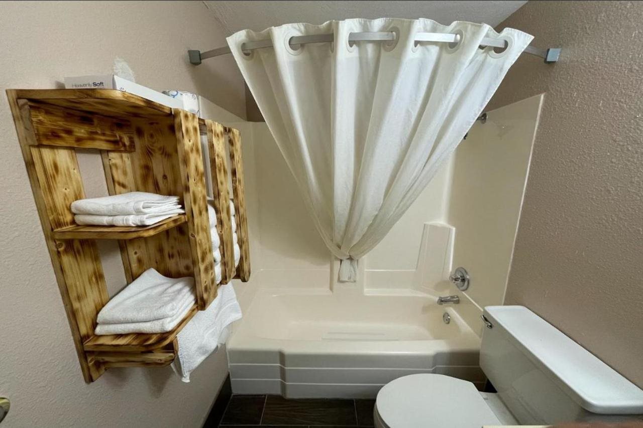 Glendive Lodge - photo 14