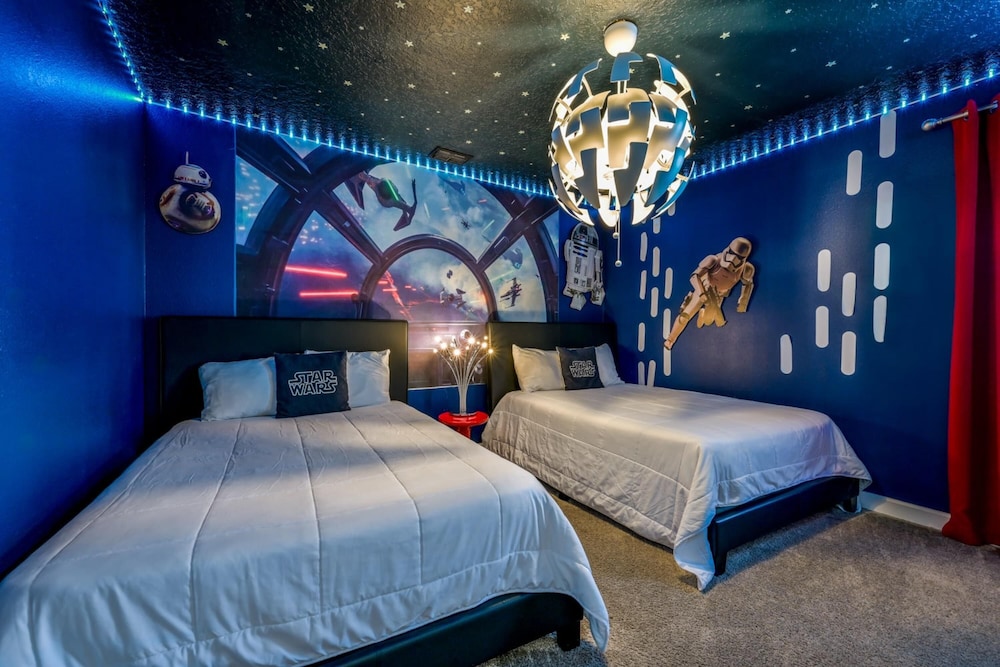 Family Paradise Space Themed Perfect Location - photo 41