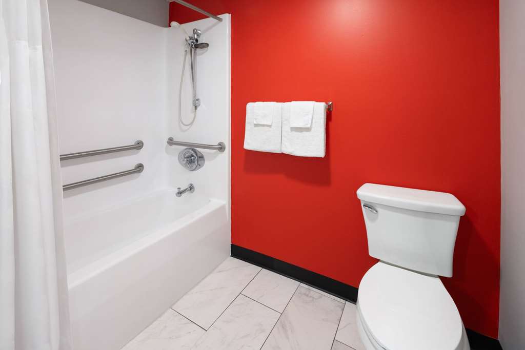Super 8 by Wyndham Hazleton - carbon neutral hotel in Hazleton