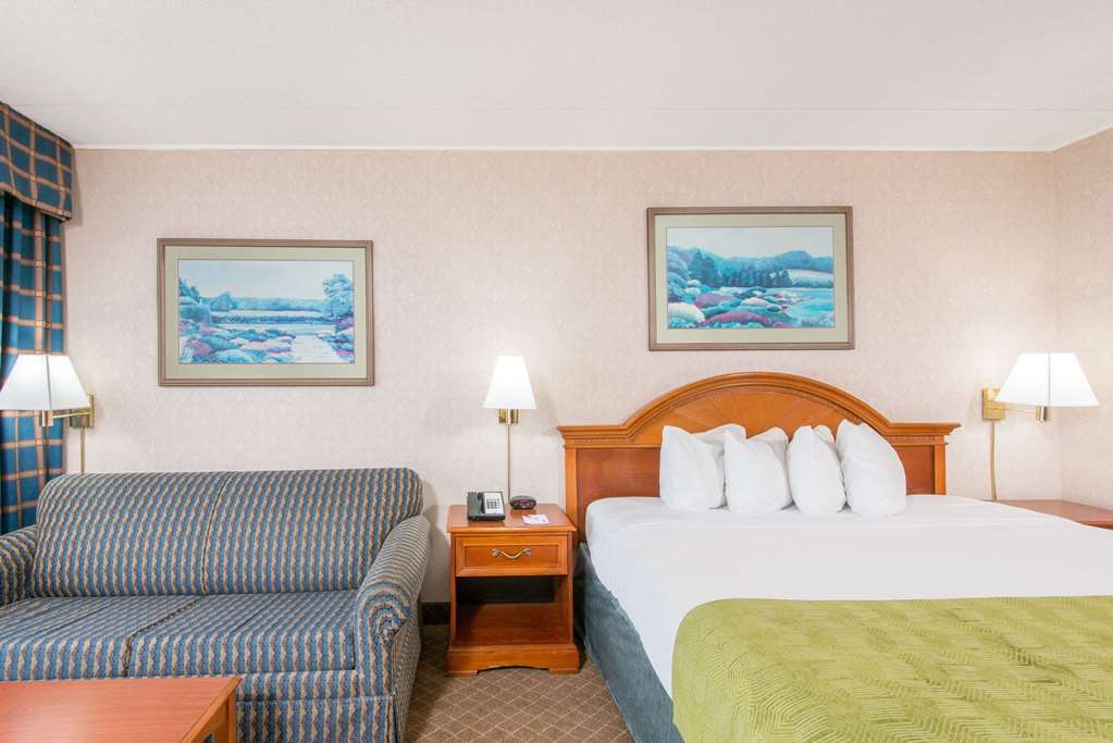 Ramada by Wyndham Cumberland Downtown - photo 16