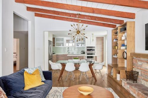 Central Ottawa Modern Retreat — Ottawa