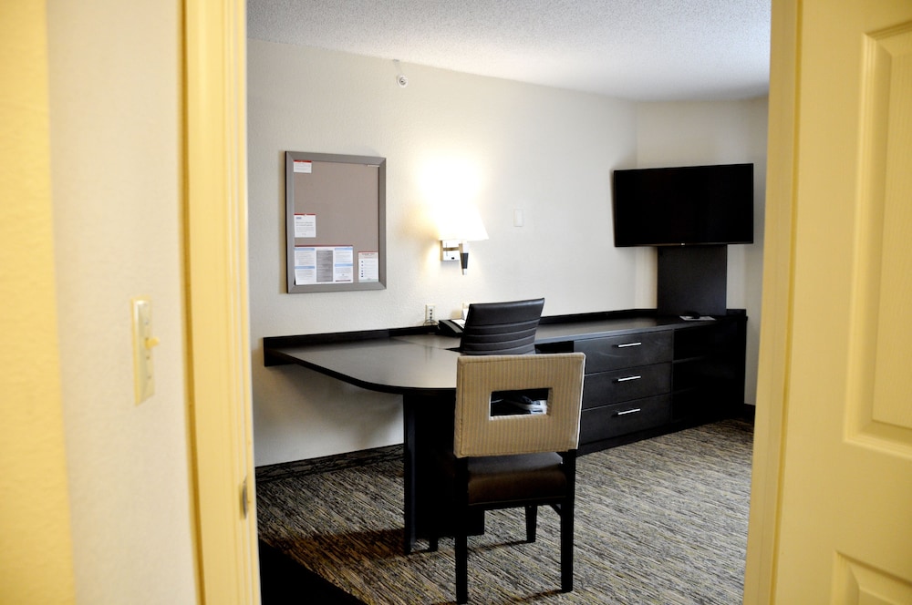 Candlewood Suites Herndon by IHG - photo 17