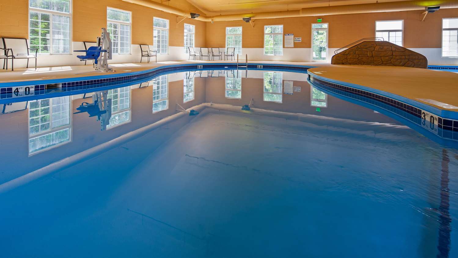Crandon Inn and Suites - photo 11