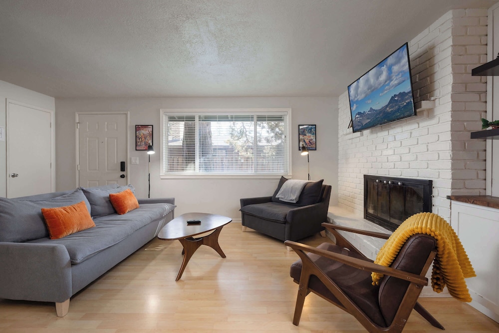 10min to Downtown Bend Chic 2bdr - last minute hotel in Bend