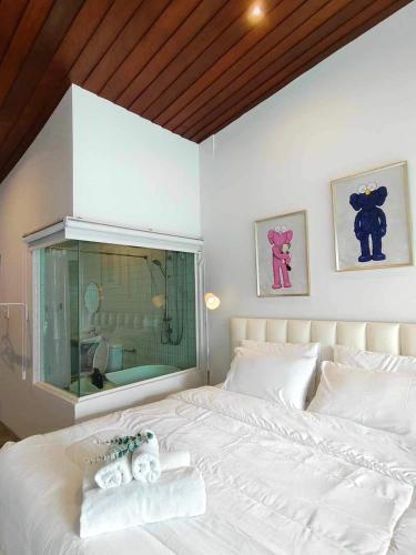 Mr Black & Ms White Self Check in accommodation