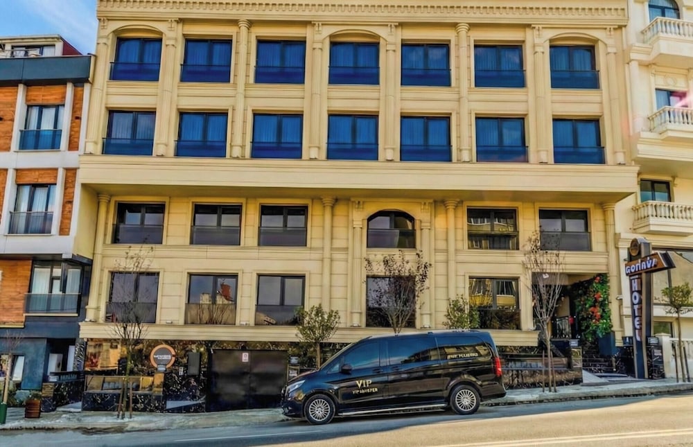 Cosi̇nus Ai̇rport Hotel in Arnavutkoey, Turkey