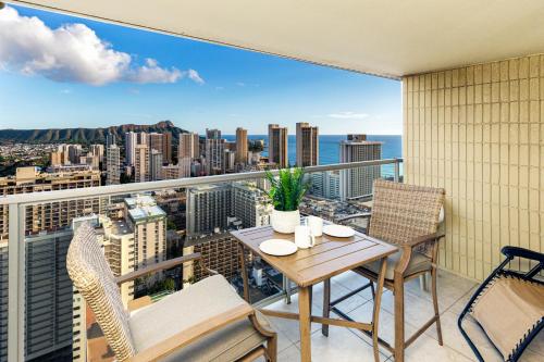 Ocean & Diamond Head View Studio at Waikiki — 4-Star Luxury Hotel in Honolulu, United States