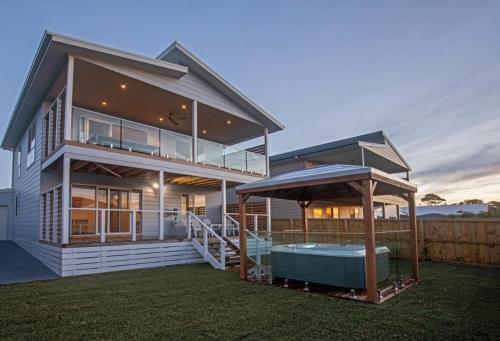 Grande Nisi Casa Cowes — 4-Star Luxury Hotel in Cowes, Australia