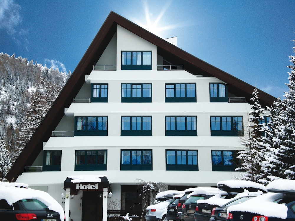 Hotel Nockalm - carbon neutral hotel in Thomatal