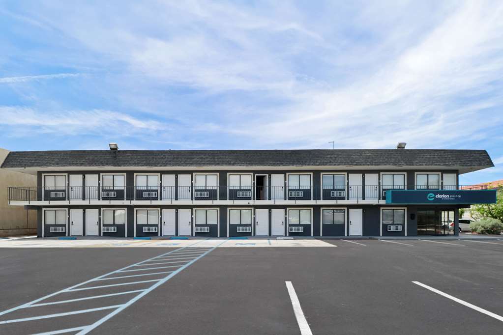Clarion Pointe Ridgecrest near China Lake Naval Station - photo 5