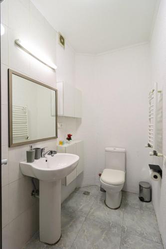 Cozy Apt near Vake Park By Wehost