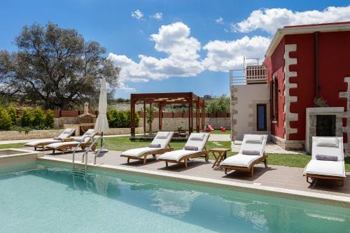 Villa Rossa — 4-Star Luxury Hotel in Episkopi, Greece