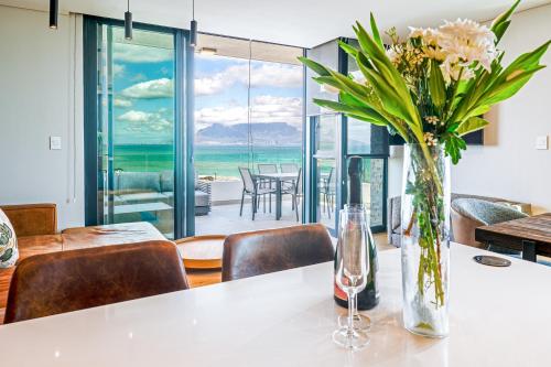 Luxury Beachfront Penthouse in Blouberg 402 Azul