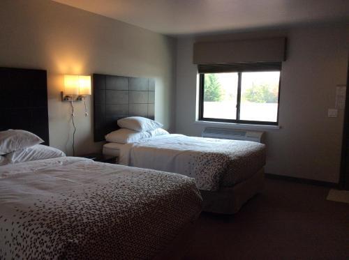 Scenic Shore Inn - photo 32
