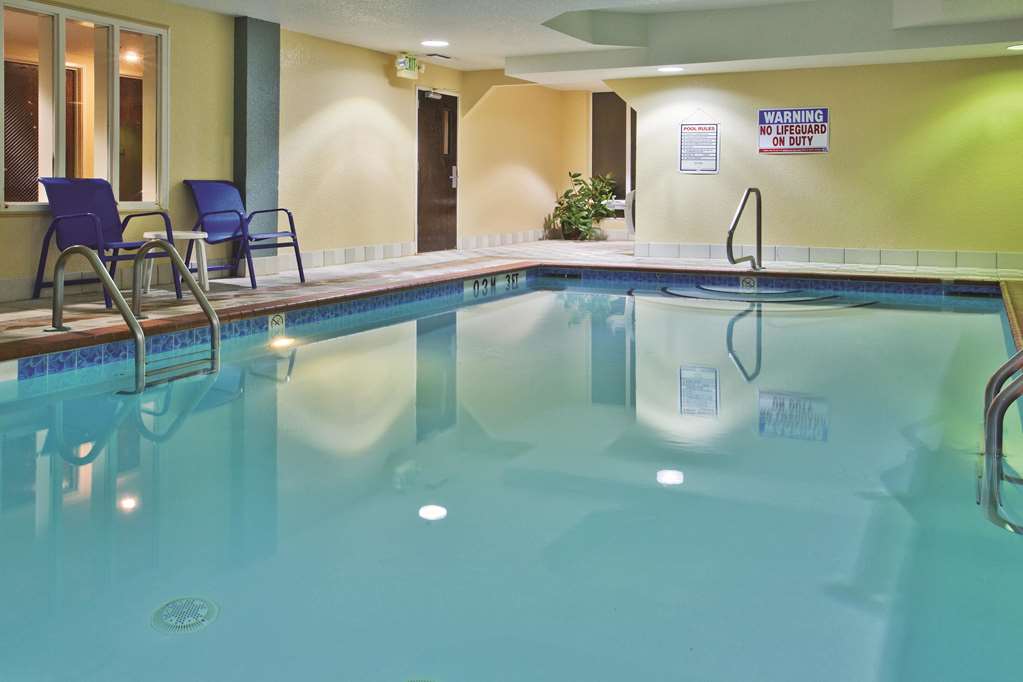 La Quinta Inn & Suites by Wyndham Hot Springs - photo 10