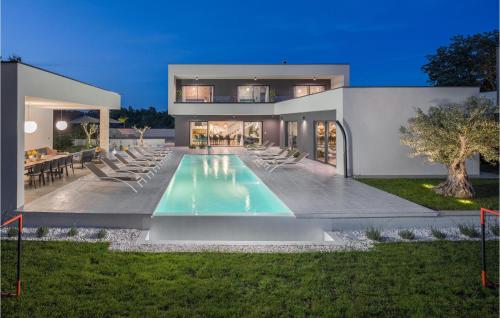 5 Bedroom Nice Home In Sivati — 5-Star Luxury Hotel in Zminj, Croatia