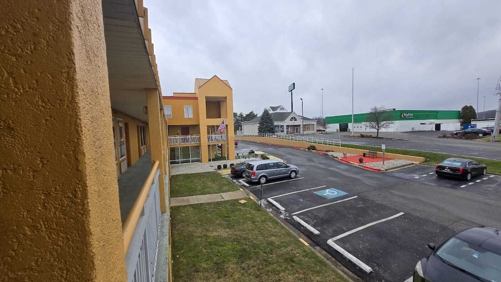 Copley Inn & Suites By OYO Akron OH - photo 34