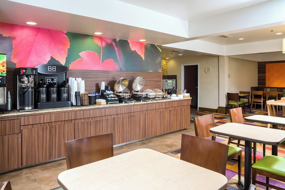 Fairfield Inn & Suites Jacksonville Airport - photo 27