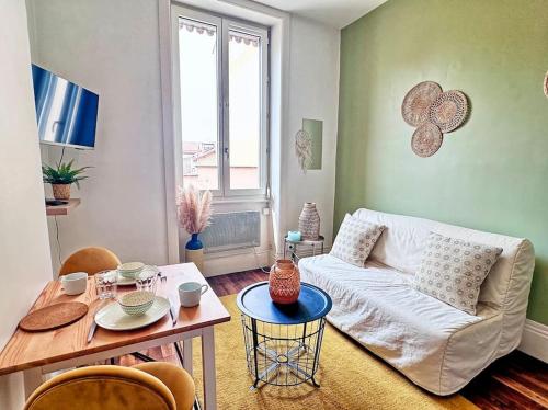 Studio Central Et Confortable in Villeurbanne, France