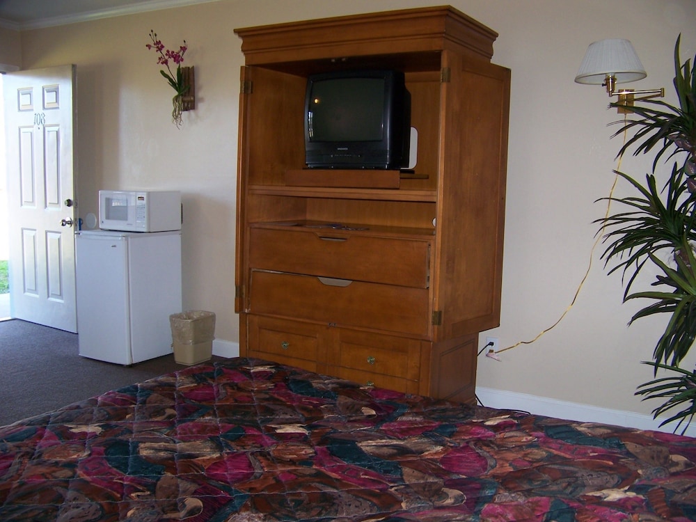 Emerald Sands Inn - photo 13