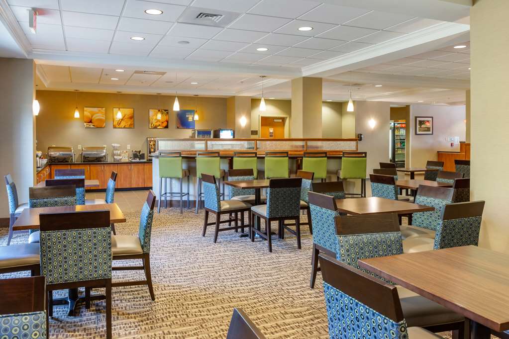 Comfort Suites Lancaster Amish Country - photo 32