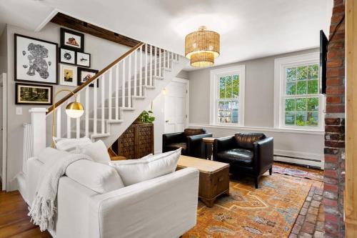 Downtown Historic and Elegant Condo Parking — 4-Star Luxury Hotel in Newburyport, United States