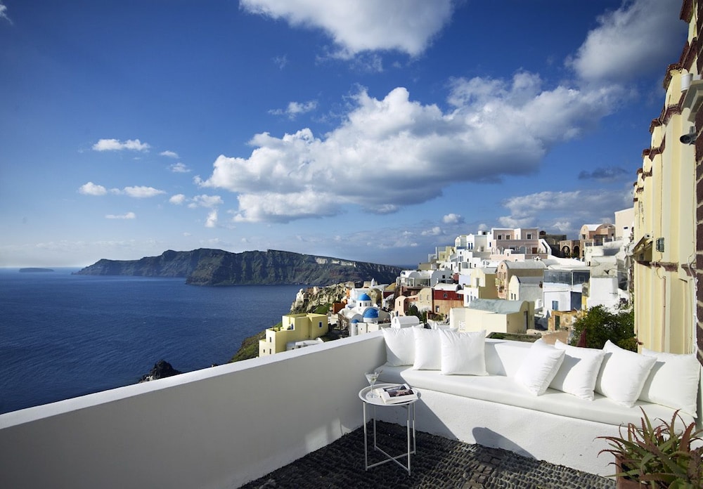 1864 The Sea Captain's House — 4-Star Luxury Hotel in Oia, Greece