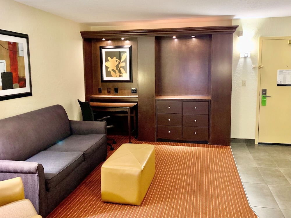 Hampton Inn Champaign Urbana - photo 37