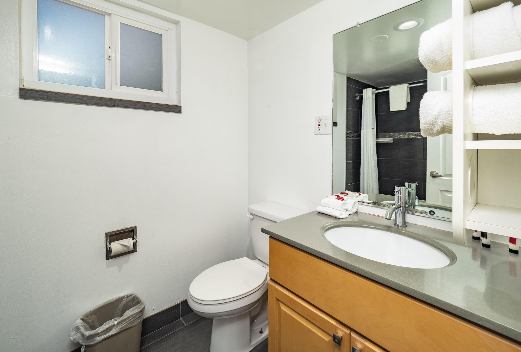 Travelodge By Wyndham Sacramento Convention Center - photo 20
