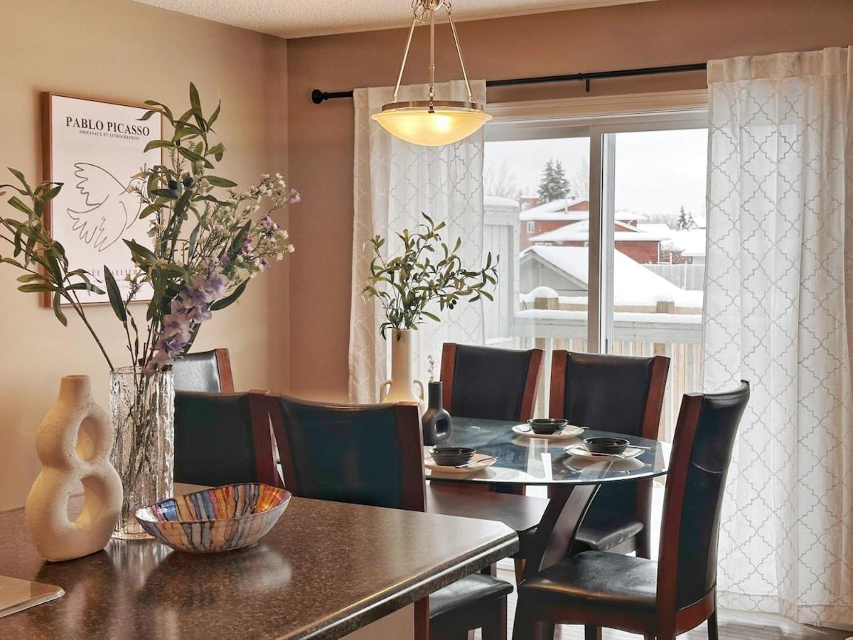 Entire Beautiful and Cozy Home — 4-Star Luxury Hotel in Edmonton, Canada