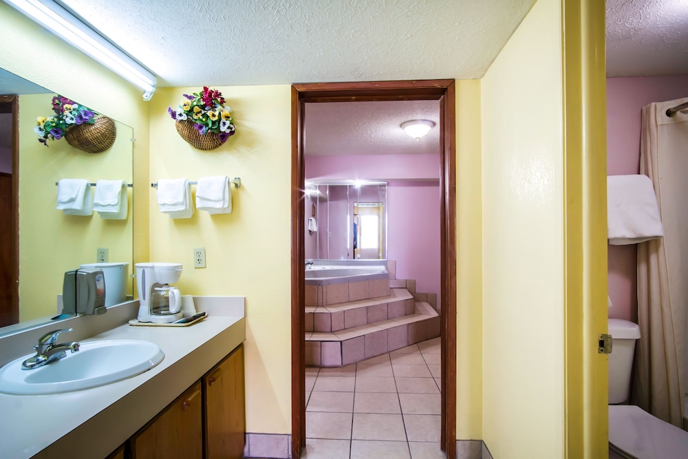 OYO Hotel Hutchinson West 4th Ave - photo 53