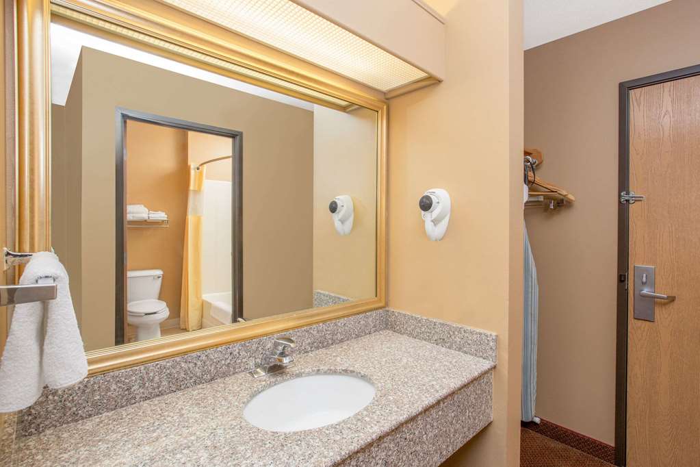 Days Inn by Wyndham Worthington - photo 14