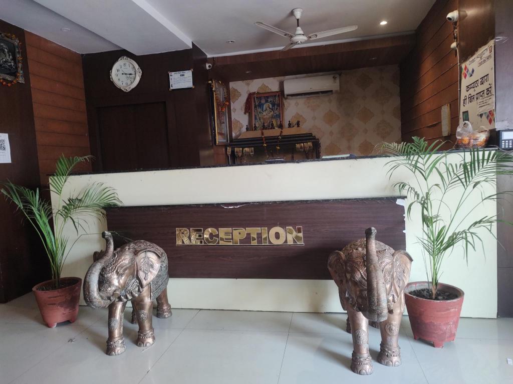 Hotel Yash Raj — Sihora
