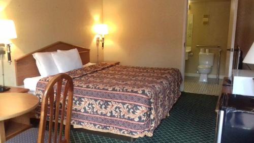 America's Best Inn Birmingham Airport - photo 12