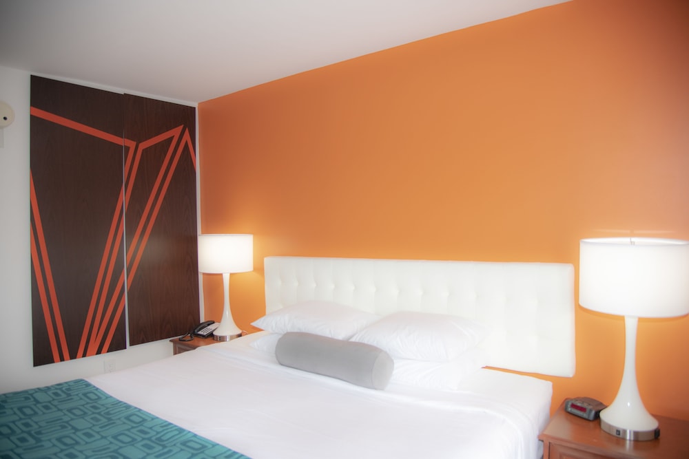 Howard Johnson Hotel & Suites by Wyndham Allentown Dorney - photo 15