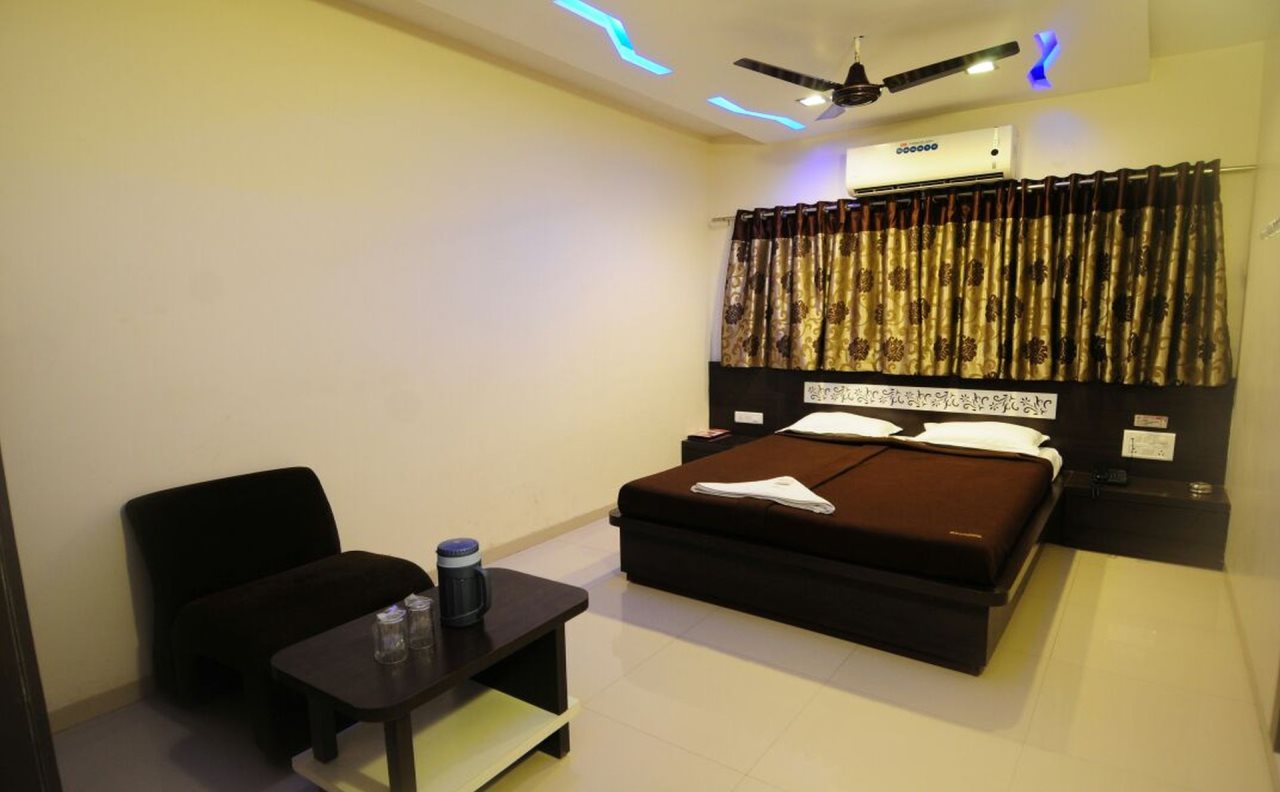 Hotel Skylawn - last minute hotel in Surat