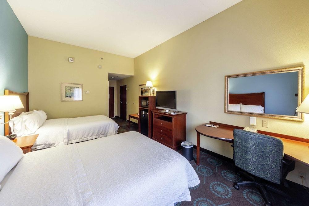 Hampton Inn Martinsburg South Inwood - photo 12