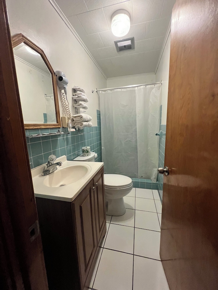 Hotel Prairie Winds Carthage Keokuk Hwy 136 - photo 21