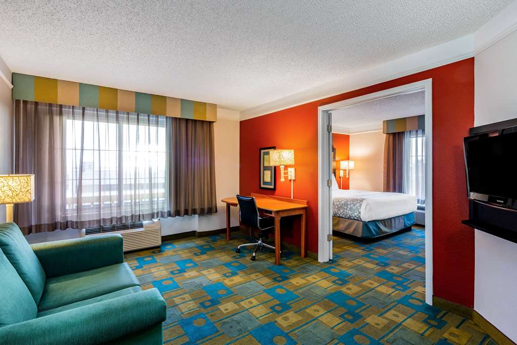 La Quinta Inn & Suites by Wyndham Fremont Silicon Valley - photo 21