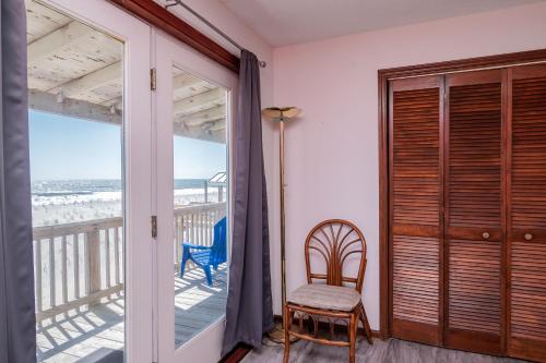 Divine Intervention by Oak Island Accommodations - photo 4
