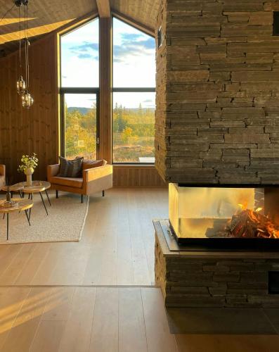 Spacious Mountain Cabin With Fantastic Views 21649138 — Al