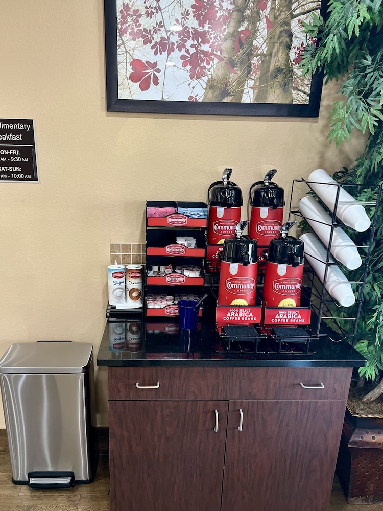 Saffron Inn & Suites - photo 4