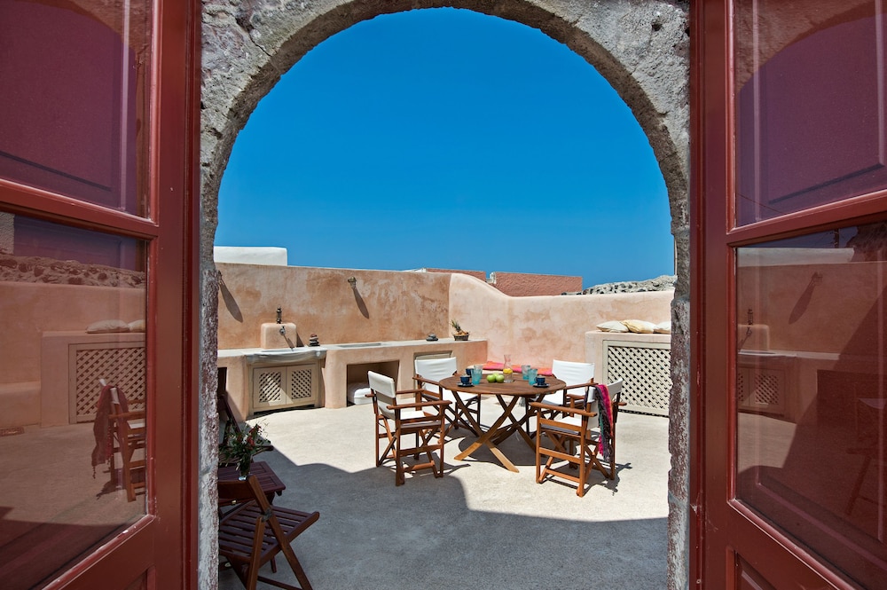 Villa Amalia — 4-Star Luxury Hotel in Oia, Greece