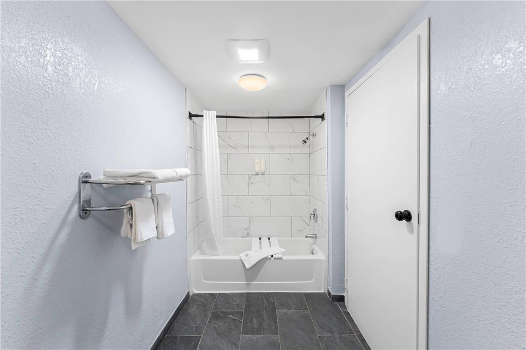 Econo Lodge Cranston Providence - photo 34