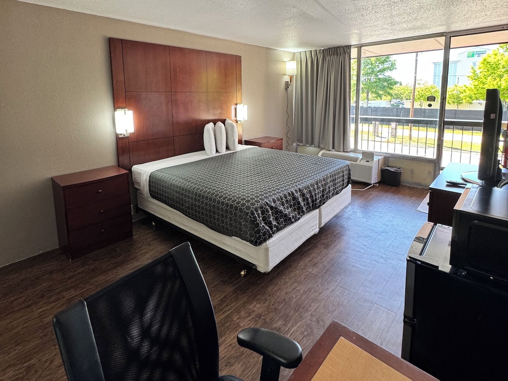 OYO Hotel Phoenix City - photo 16
