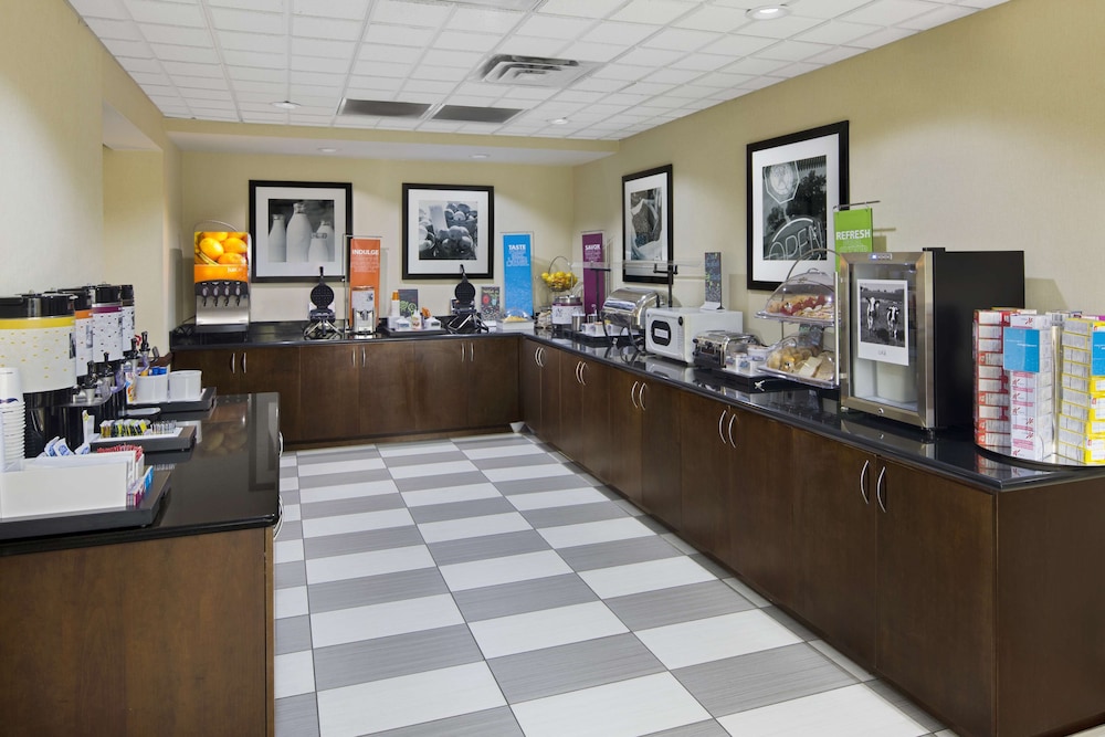 Hampton Inn Hinesville - photo 17